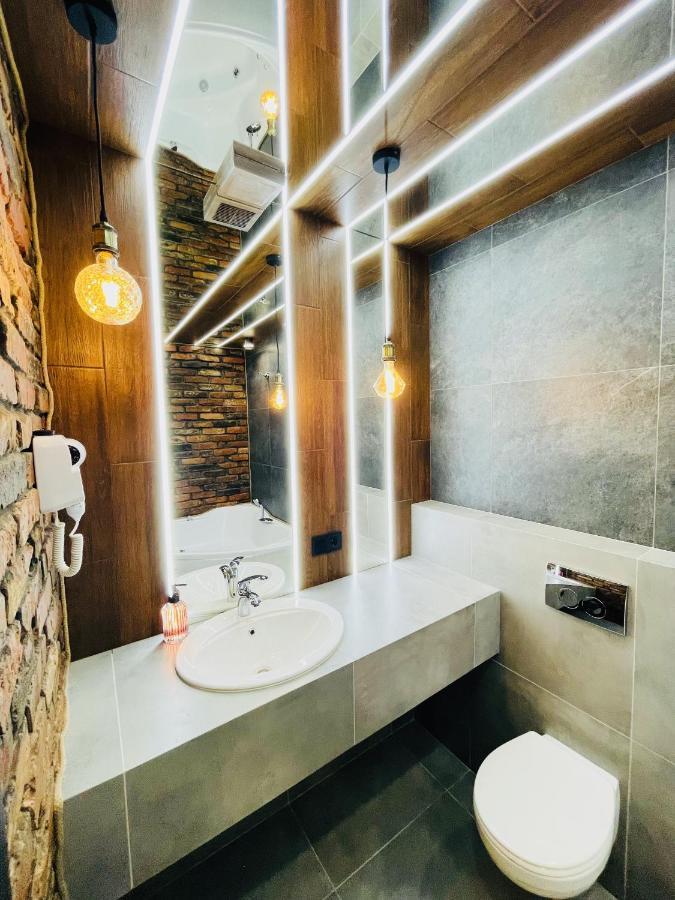 Loft В River Park З Джакузі Dnyipropetrovszk Kültér fotó
