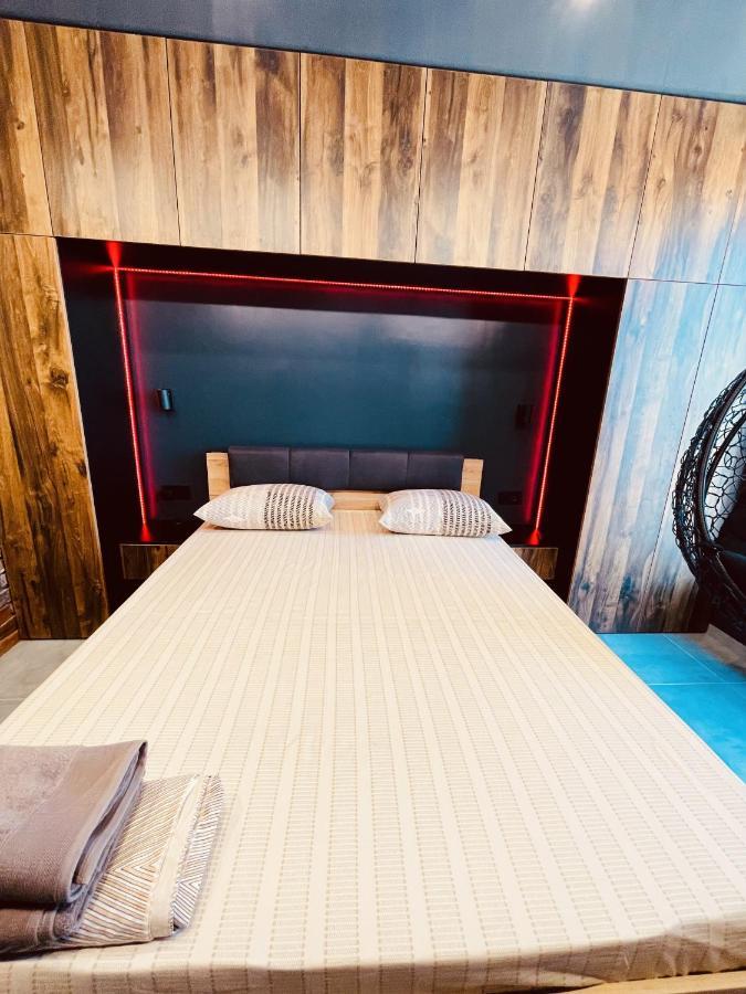 Loft В River Park З Джакузі Dnyipropetrovszk Kültér fotó