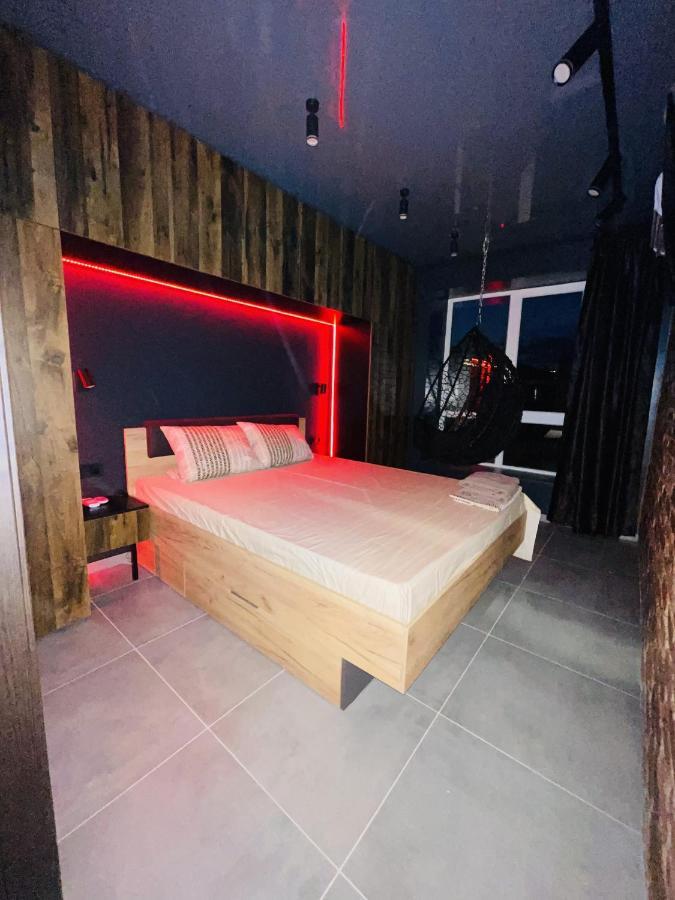Loft В River Park З Джакузі Dnyipropetrovszk Kültér fotó